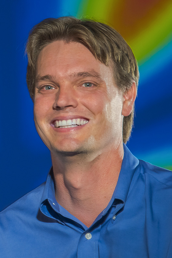 Photo portrait of Dustin Froula.